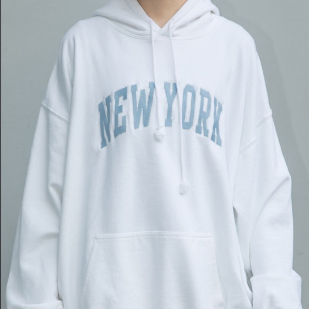 brandy melville white and blue new york christy hoodie